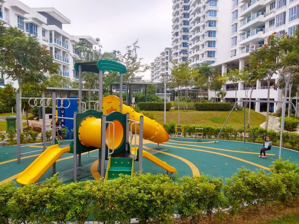 Putra 1 Pool Homestay Bandar Seri Putra Kampong Sungai Buah ภายนอก รูปภาพ
